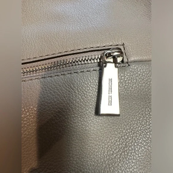 Michael Kors Large Pearl Gray Leather Double Chain Handle Shoulder Bag - Picture 11 of 16